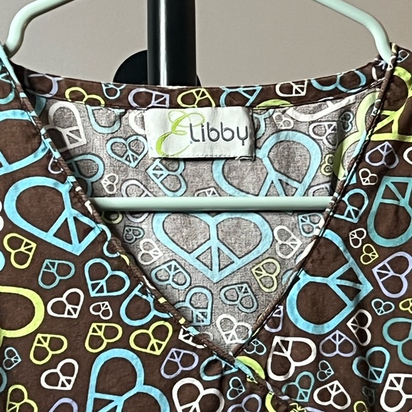 Libby Heart and Peace Sign Scrub Top - Picture 3 of 5